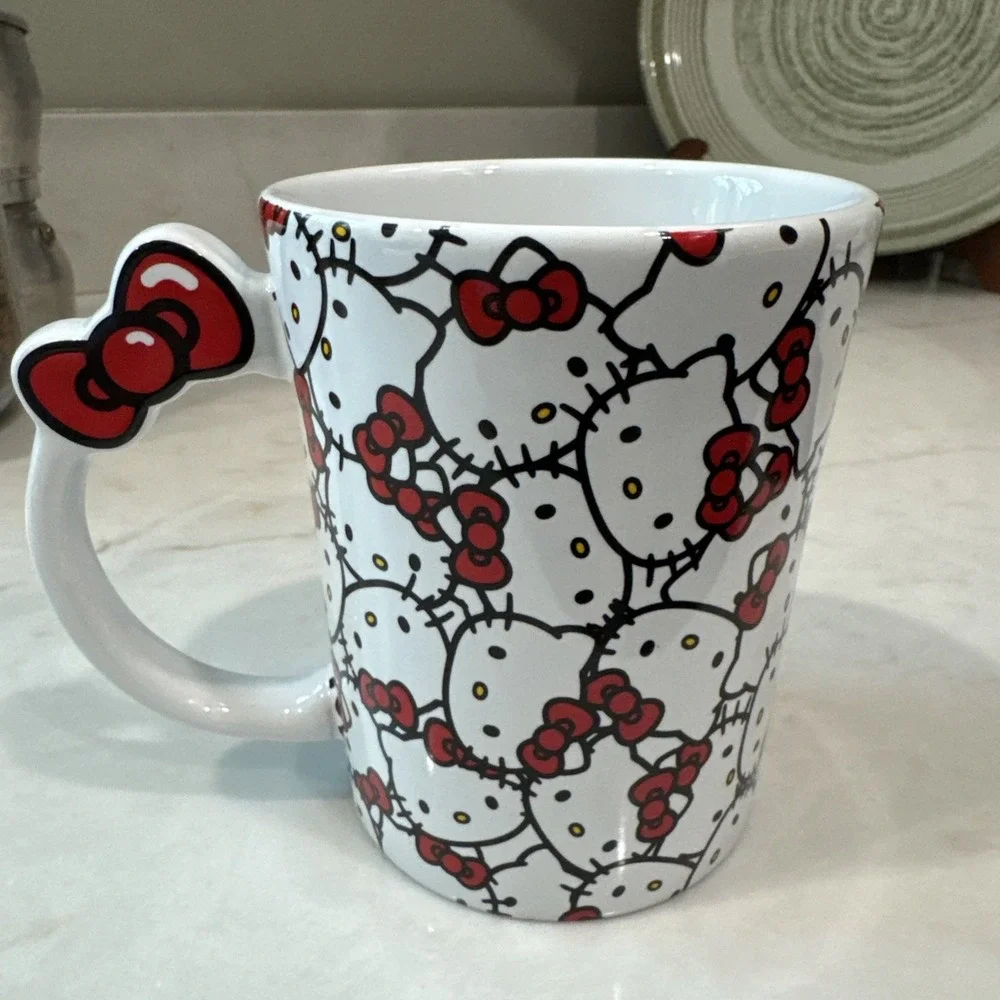 Hello Kitty Universal Studios Sanrio Ceramic Coffee Cup Tea Mug Cup With Bow NEW